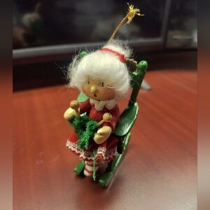 Vintage Mrs Clause In Wooden Rocking Chair Sewing Knitting 1987 Ornament